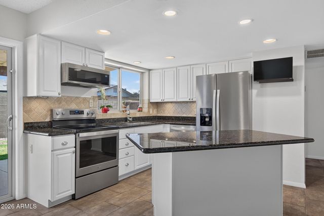 6122 W CAROL ANN Way, Glendale, AZ 85306