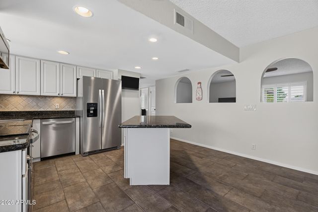 6122 W CAROL ANN Way, Glendale, AZ 85306
