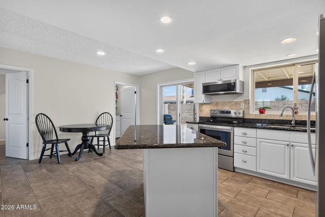 6122 W CAROL ANN Way, Glendale, AZ 85306