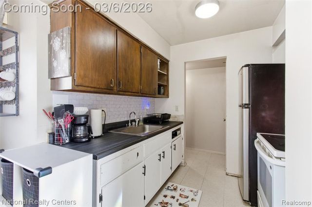 8095 Coventry Street, Westland, MI 48185