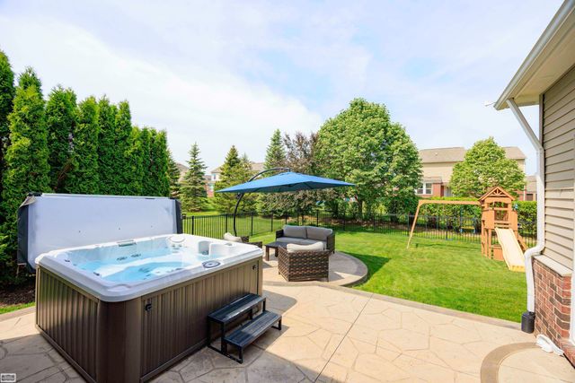49223 Gaviota Lane, Macomb Twp, MI 48044