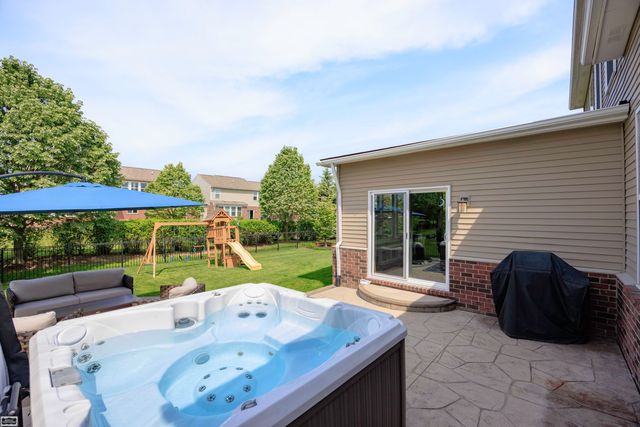49223 Gaviota Lane, Macomb Twp, MI 48044