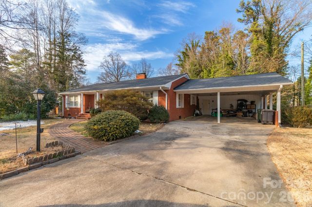 305 Hilltop Drive, Lexington, NC 27292