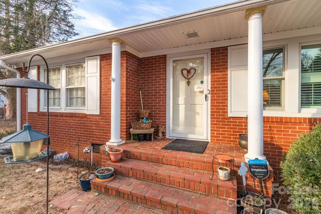 305 Hilltop Drive, Lexington, NC 27292