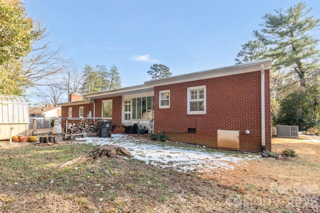 305 Hilltop Drive, Lexington, NC 27292
