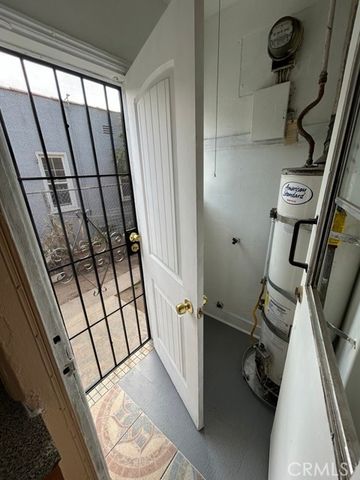 7700 Mckinley, Los Angeles, CA 90001