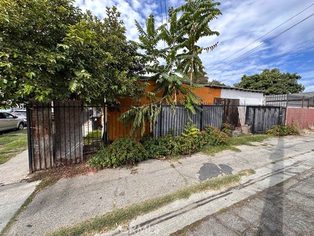7700 Mckinley, Los Angeles, CA 90001