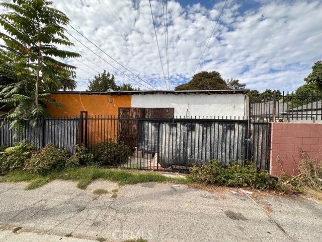 7700 Mckinley, Los Angeles, CA 90001