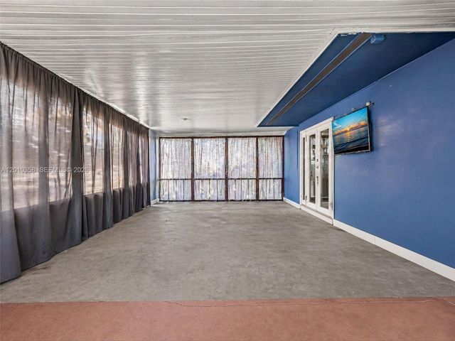 4301 NW 185th St, Miami Gardens, FL 33055