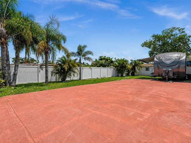 4301 NW 185th St, Miami Gardens, FL 33055