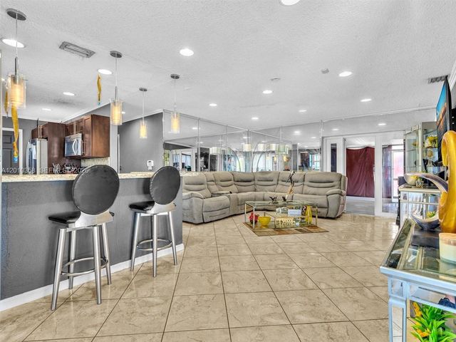 4301 NW 185th St, Miami Gardens, FL 33055