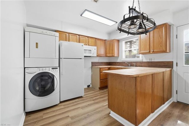 9554 Lakeside DR, Norfolk, VA 23503