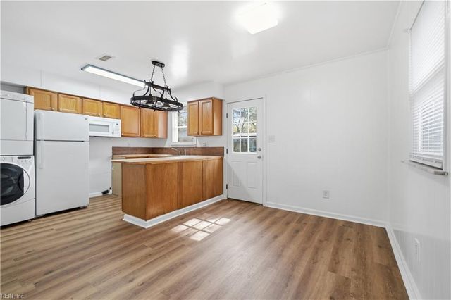 9554 Lakeside DR, Norfolk, VA 23503