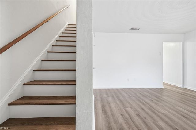9554 Lakeside DR, Norfolk, VA 23503