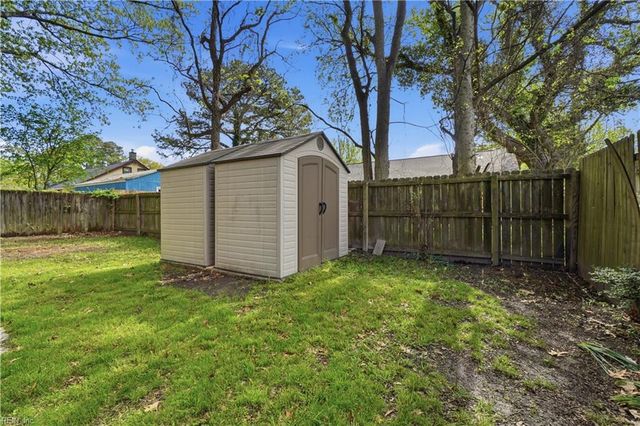 9554 Lakeside DR, Norfolk, VA 23503