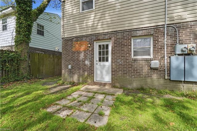 9554 Lakeside DR, Norfolk, VA 23503