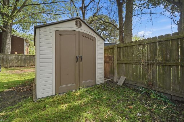 9554 Lakeside DR, Norfolk, VA 23503