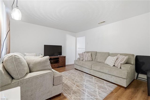 9554 Lakeside DR, Norfolk, VA 23503