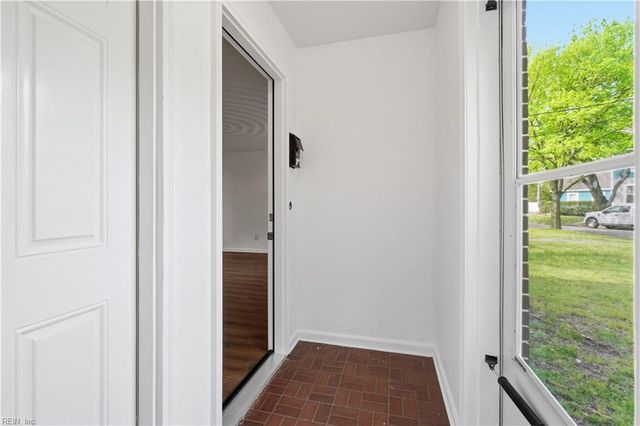 9554 Lakeside DR, Norfolk, VA 23503