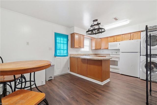 9554 Lakeside DR, Norfolk, VA 23503