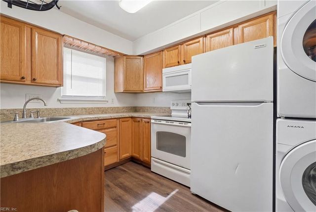 9554 Lakeside DR, Norfolk, VA 23503