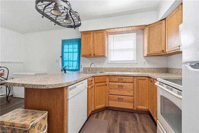 9554 Lakeside DR, Norfolk, VA 23503