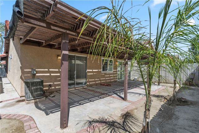 1529 Apple Creek, Perris, CA 92571