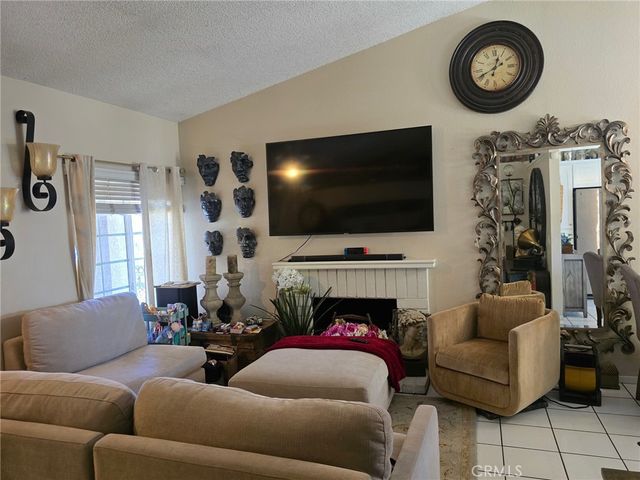 1529 Apple Creek, Perris, CA 92571