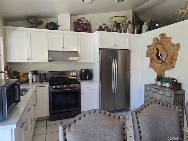 1529 Apple Creek, Perris, CA 92571