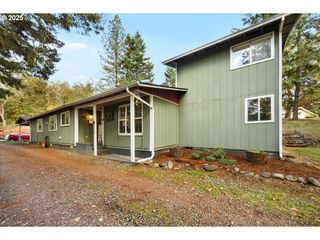 225 FOX Ln, Roseburg, OR 97471