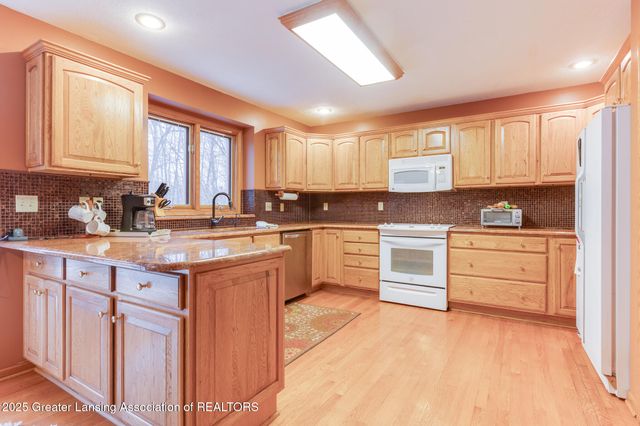 6125 Brooks Landing, Dimondale, MI 48821