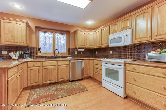 6125 Brooks Landing, Dimondale, MI 48821