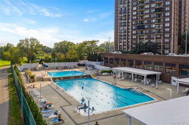 26910 Grand Central Parkway 28E, Floral Park, NY 11005