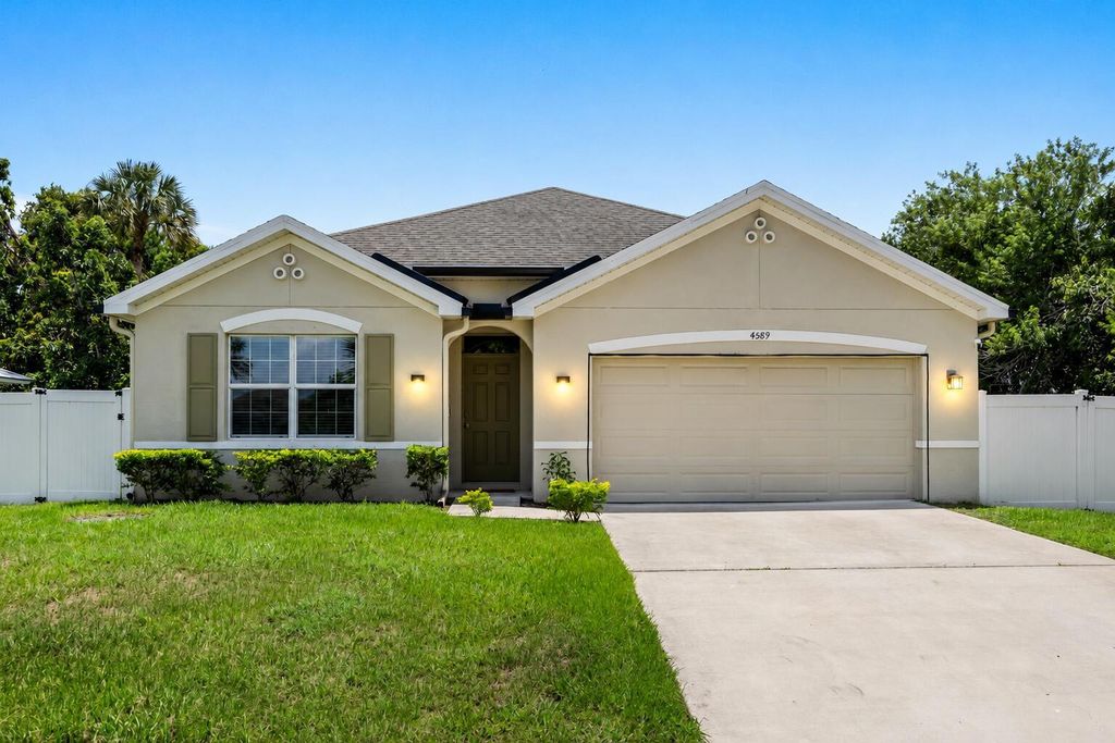 4589 SW Uleta Street, Port St. Lucie, FL 34953