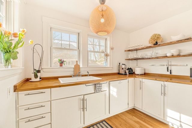 711 Webster Street, Needham, MA 02492