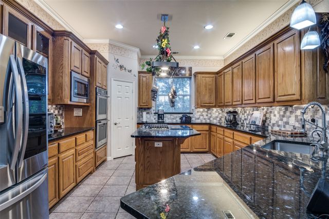 12215 Lake Forest Drive, Azle, TX 76020