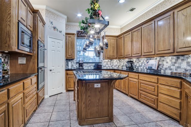 12215 Lake Forest Drive, Azle, TX 76020
