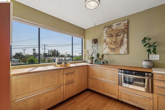 710 E 22nd St 303, Oakland, CA 94606