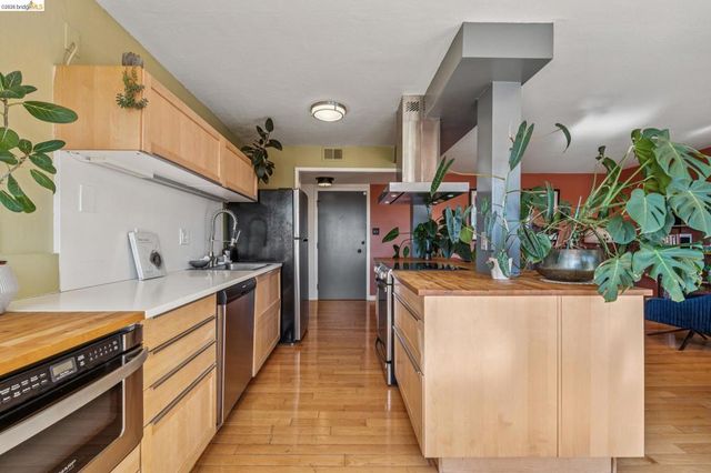 710 E 22nd St 303, Oakland, CA 94606