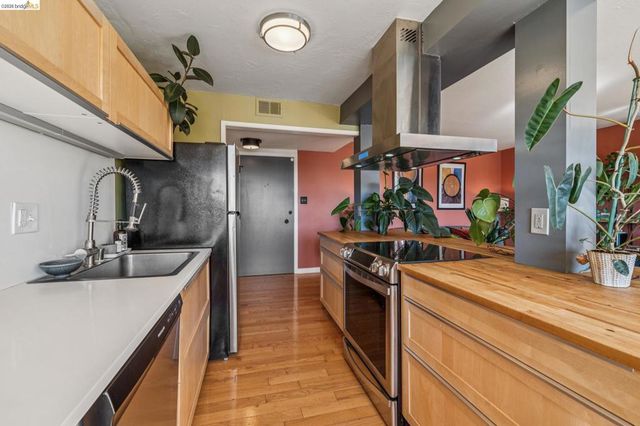 710 E 22nd St 303, Oakland, CA 94606