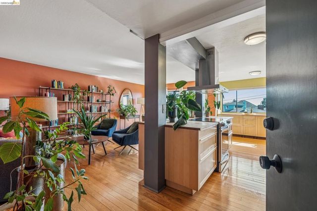 710 E 22nd St 303, Oakland, CA 94606