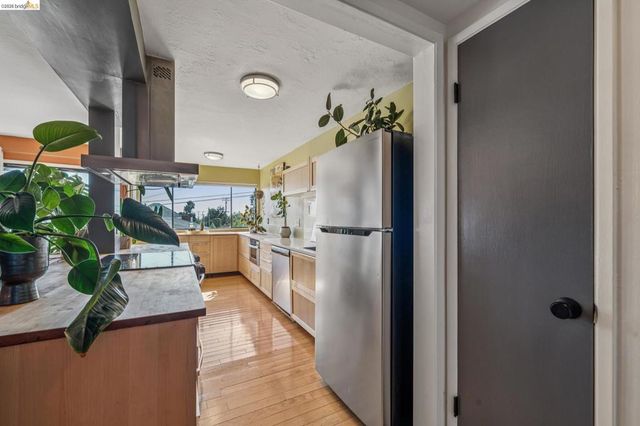 710 E 22nd St 303, Oakland, CA 94606