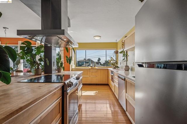 710 E 22nd St 303, Oakland, CA 94606