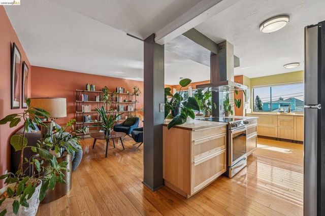 710 E 22nd St 303, Oakland, CA 94606