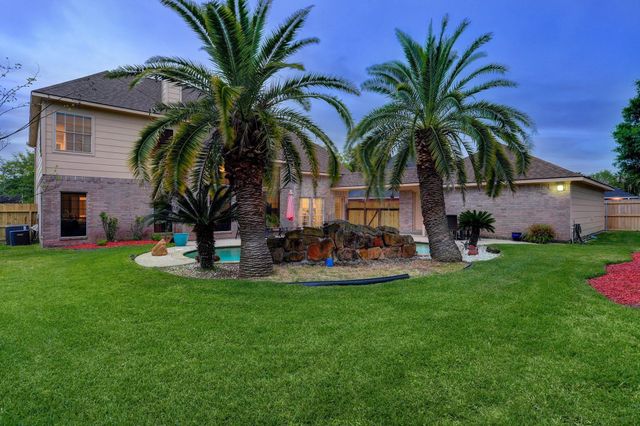 1214 Peregrine Drive, Friendswood, TX 77546