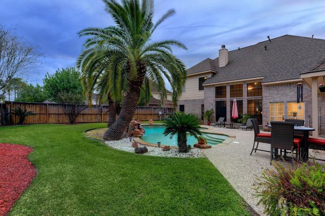 1214 Peregrine Drive, Friendswood, TX 77546