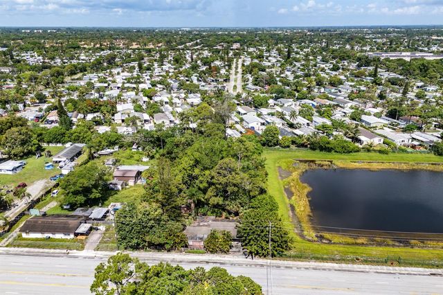4401 S Haverhill Road, Lake Worth, FL 33463