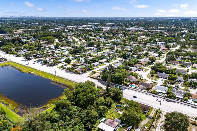 4401 S Haverhill Road, Lake Worth, FL 33463