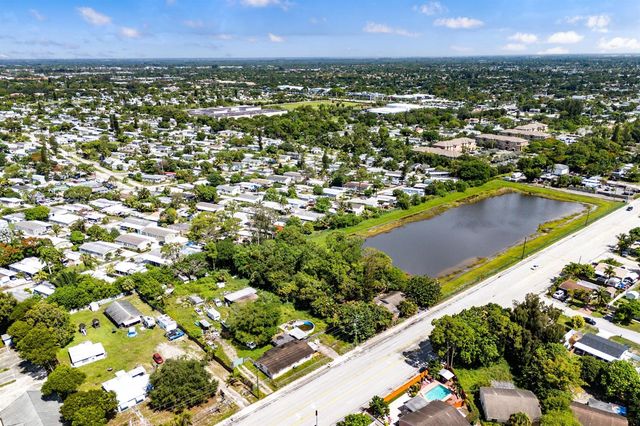 4401 S Haverhill Road, Lake Worth, FL 33463