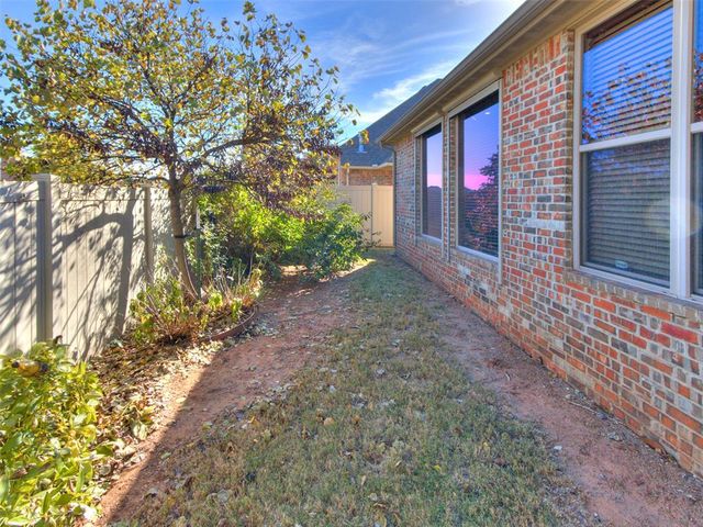 17820 Griffin Gate Drive, Edmond, OK 73012